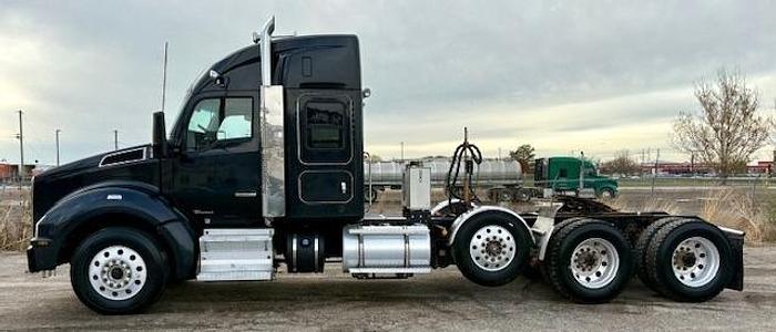 Used 2021 Kenworth T880 Sleeper Semi Truck