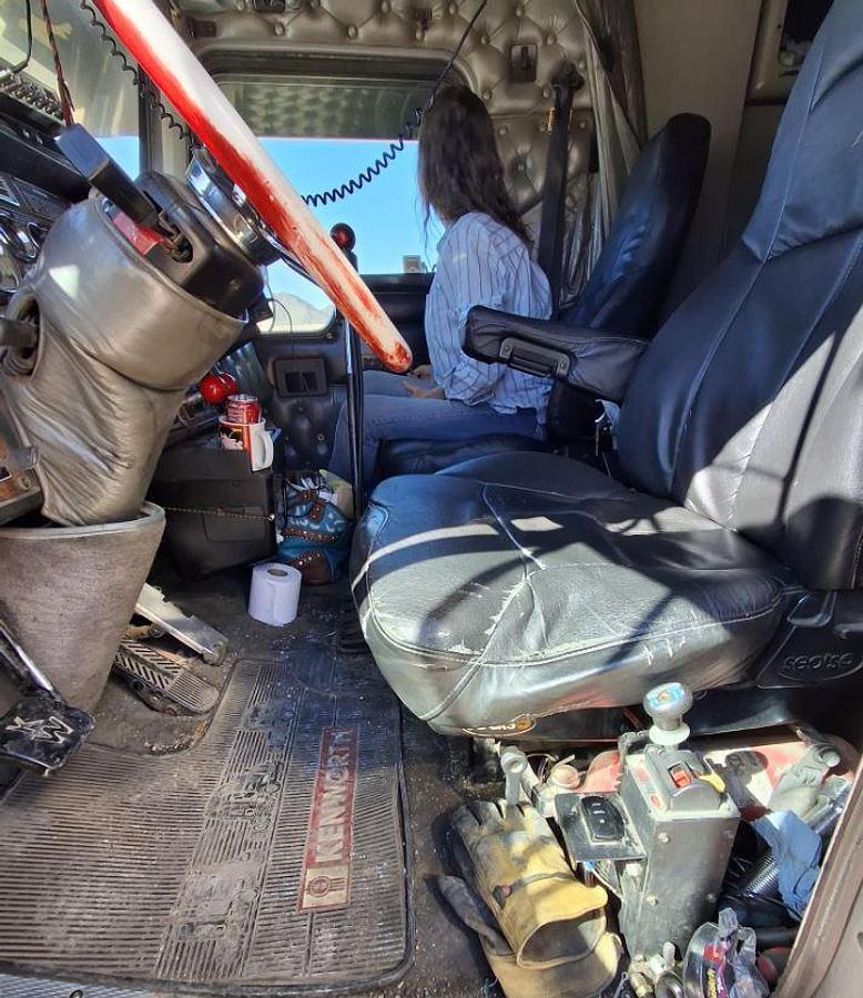 Used 1999 Kenworth W900 Sleeper Semi Truck