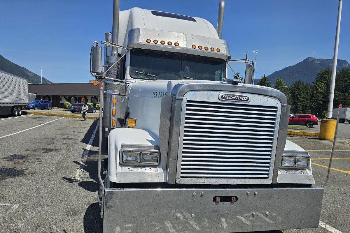 Used 2001 FREIGHTLINER FLD120 CLASSIC Conventional Sleeper Semi