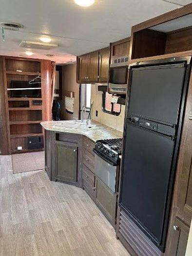 Used 2018 Dutchmen Coleman Lantern 262BH