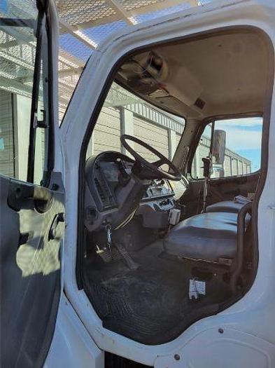 Used 2006 Freightliner BUSINESS CLASS M2 106