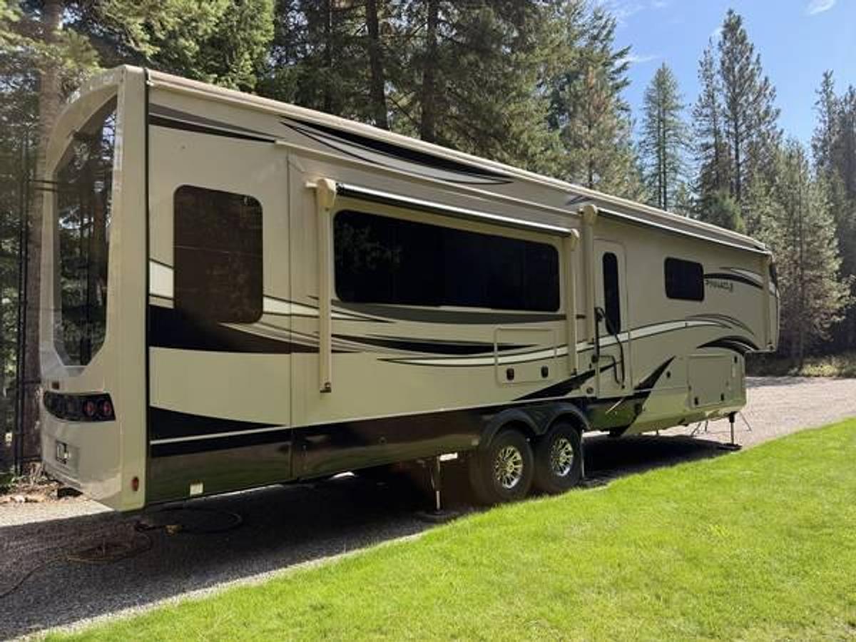 Used 2021 Jayco Pinnacle 36FBTS Fifth Wheel