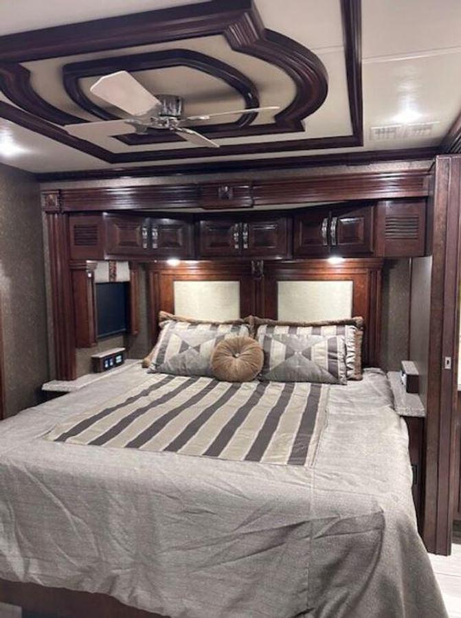 Used 2017 American Coach American Dream 45T