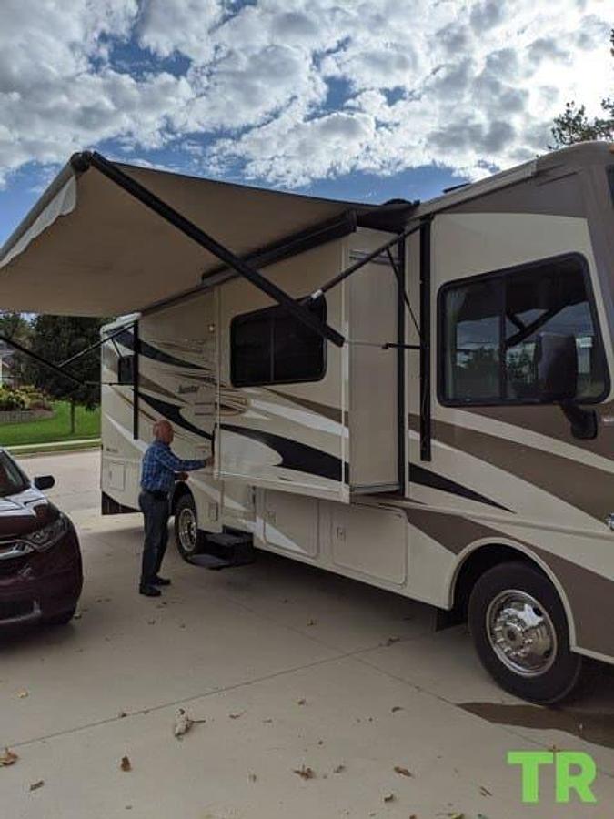 Used 2015 Winnebago Itasca Sunstar 30T