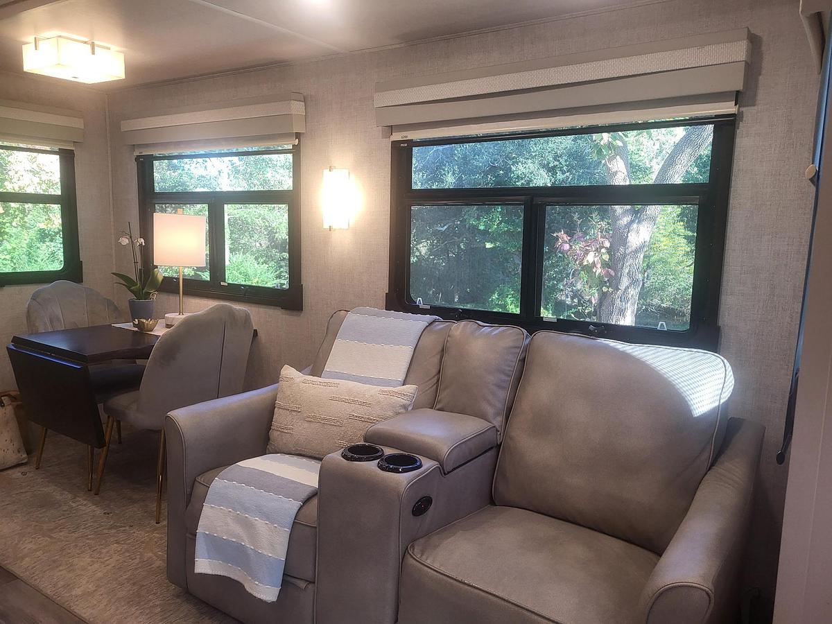 Used 2021 Forest River Palomino Columbus 1492 382FB