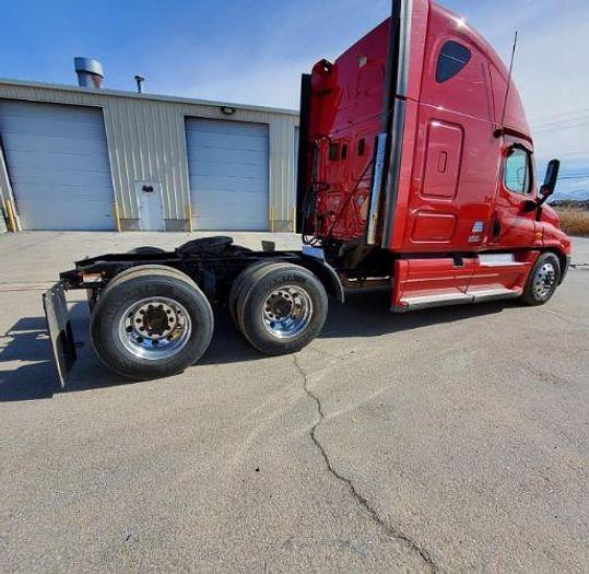 Used 2010 Freightliner Cascadia 125