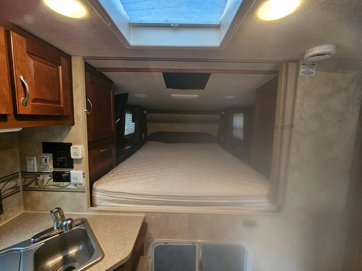 Used 2012 Arctic Fox 990 Camper