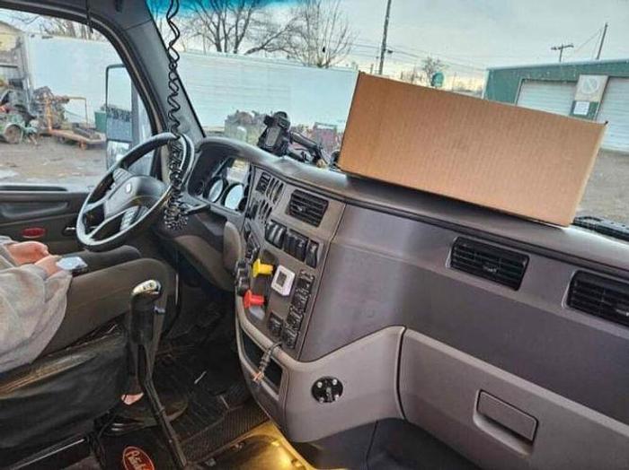 Used 2015 Peterbilt 579 Sleeper