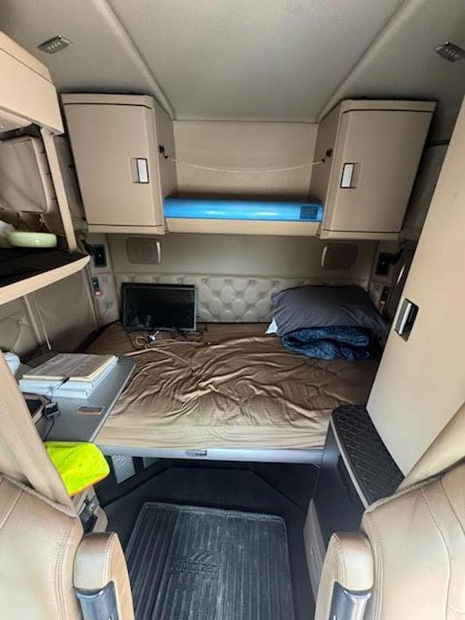 Used 2019 Kenworth T880 Conventional Sleeper Semi
