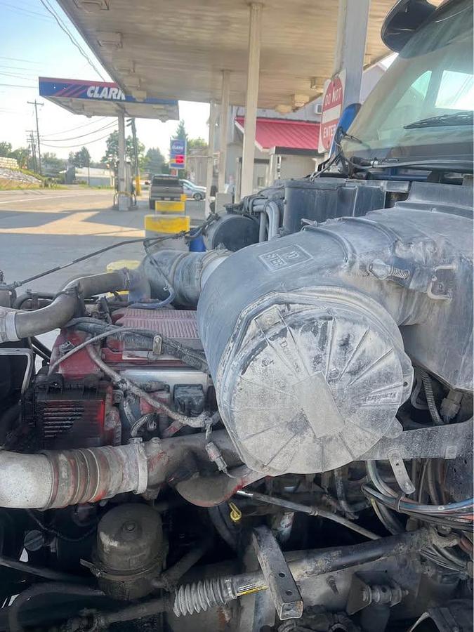 Used 2009 Kenworth T2000 Sleeper Semi Truck