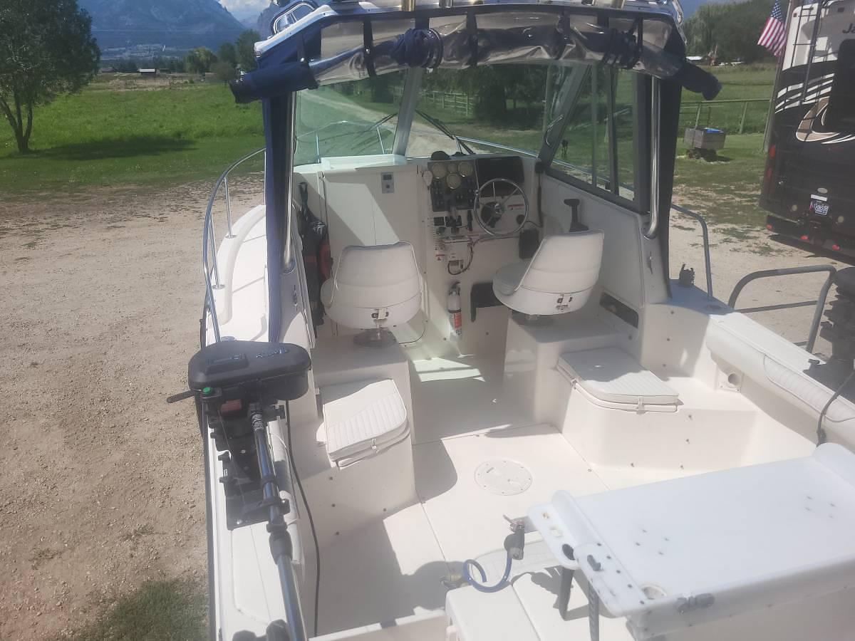 Used 2008 Seaswirl Striper 2101 Walk-Around Alaskan Package Powerboat