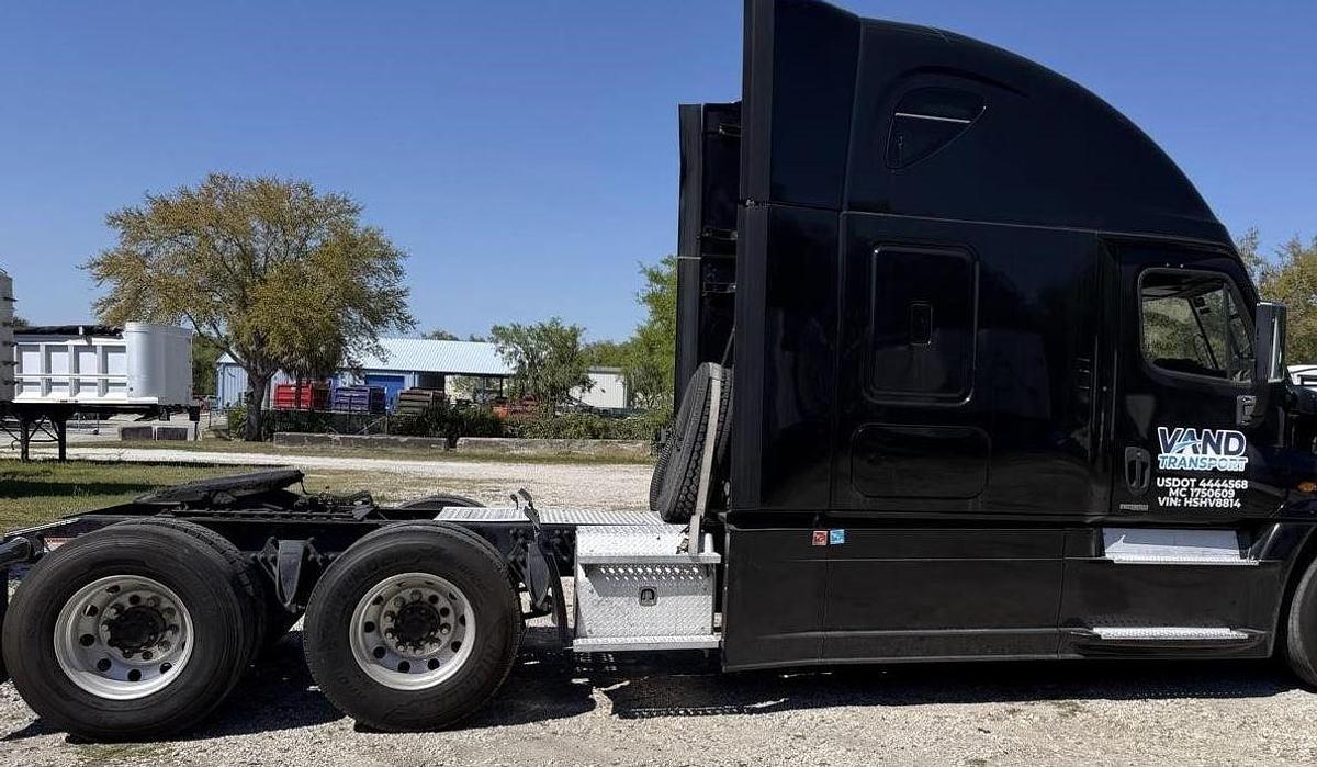 Used 2017 Freightliner Cascadia 125