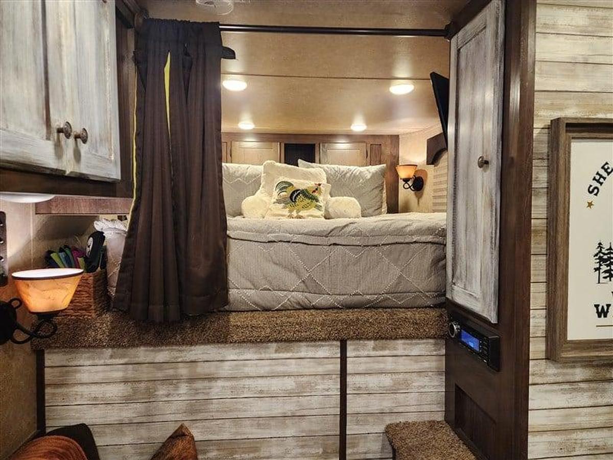 Used 2019 Lakota 7209 2 Horse Trailer with Living Quarters