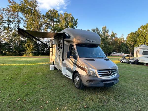 Used 2016 Thor Motor Coach Siesta