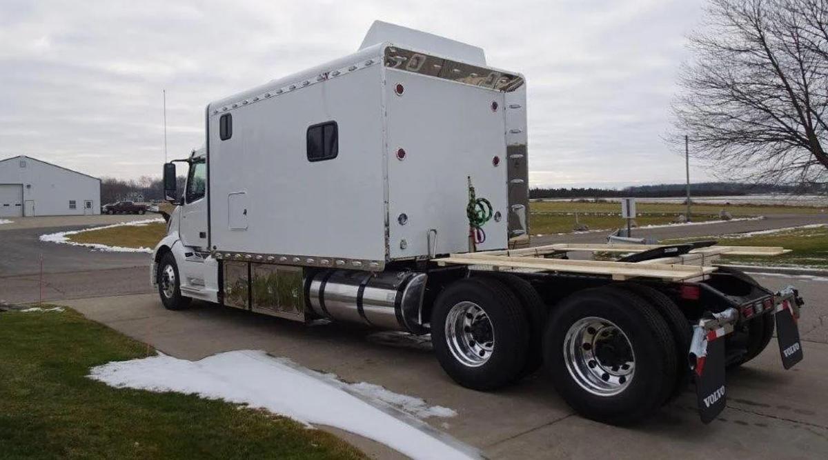 Used 2021 Volvo VNL64T300