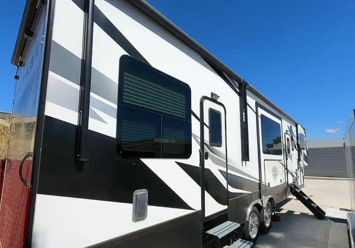 Used 2020 Dutchmen Voltage 3635