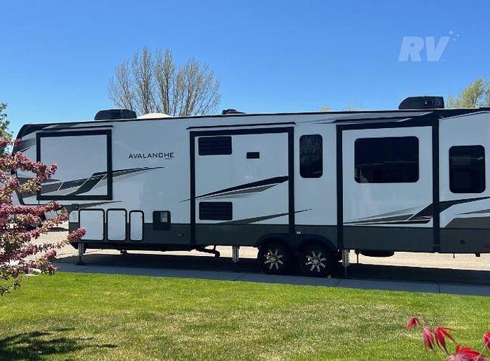 Used 2020 Keystone Avalanche 338GK