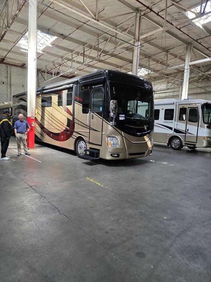 Used 2015 Fleetwood Discovery 40G Class A Motorhome