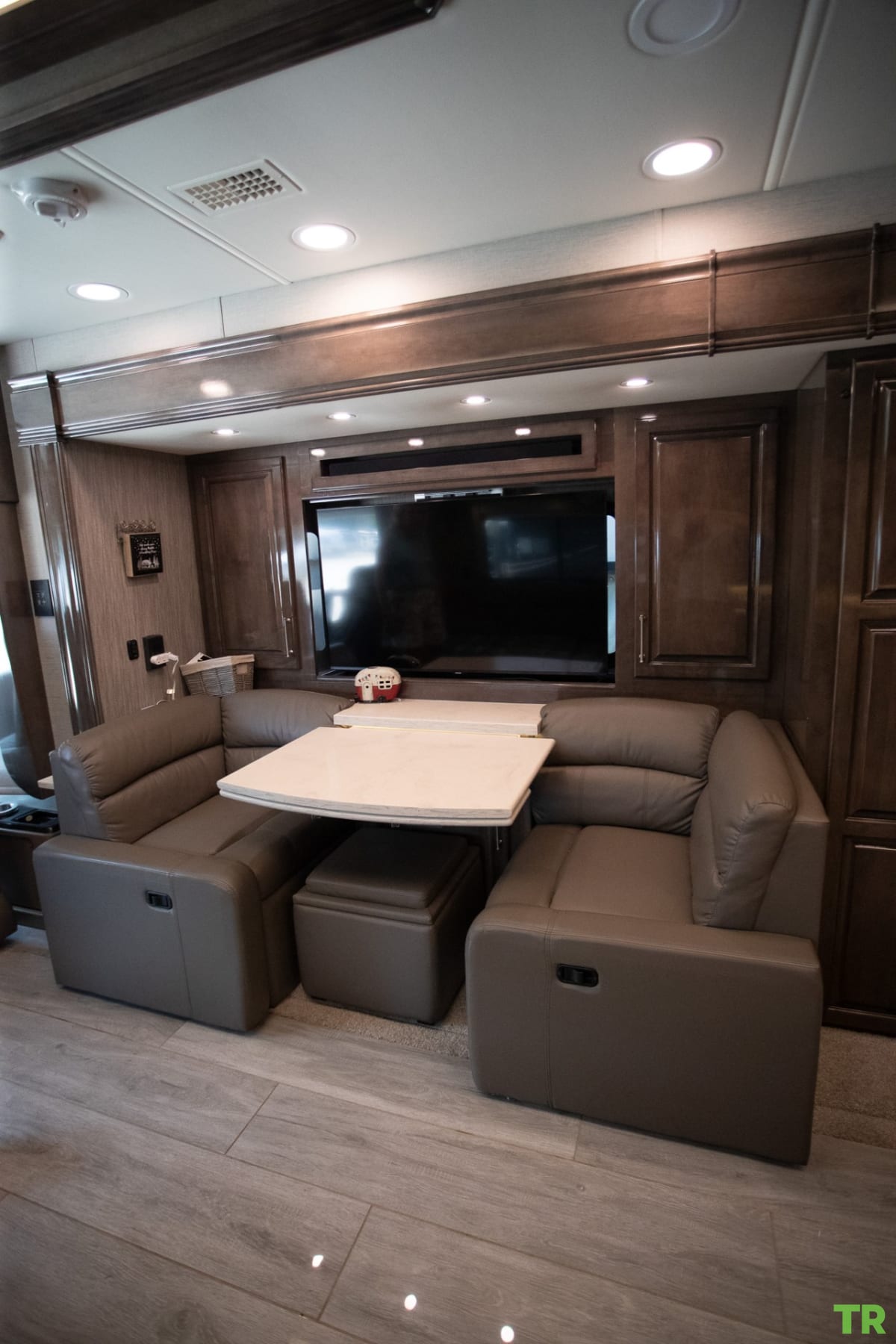 Used 2020 Entegra Aspire 44R | 450 HP Cummins Diesel | Bath & Half | Luxury Coach | Only 16,000 Miles