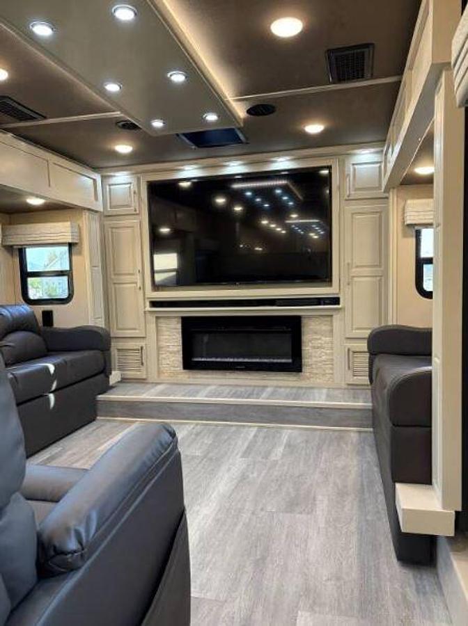 Used 2023 Luxe Elite 44FL Fifth Wheel