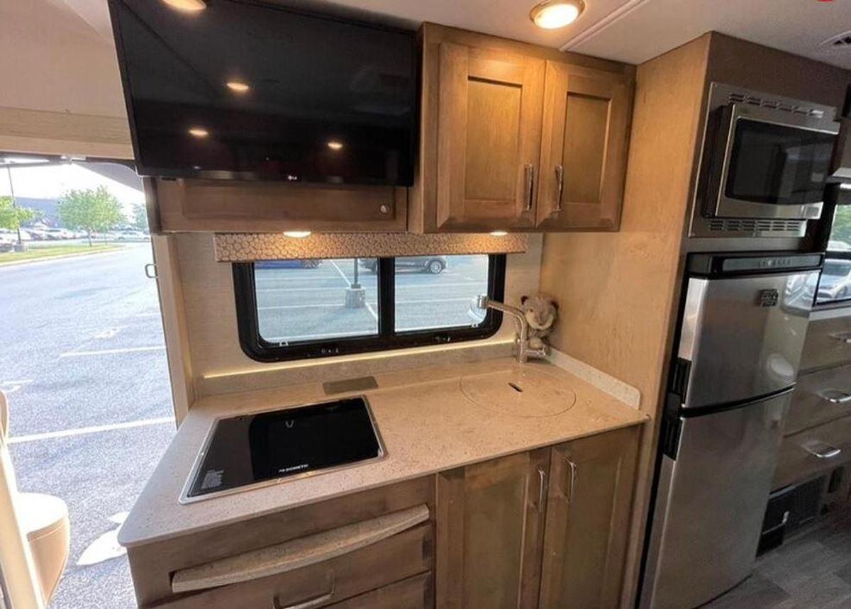Used 2022 Tiffin Motorhomes Wayfarer 25RW Class C Motorhome