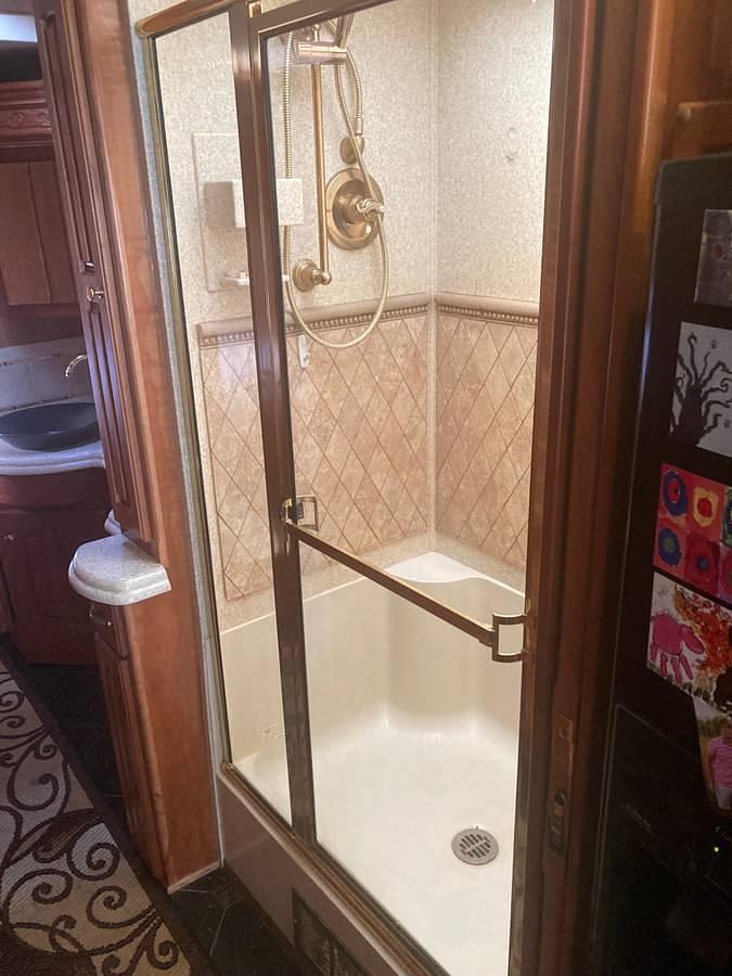 Used 2005 Monaco Signature Castle IV Class A Motorhome