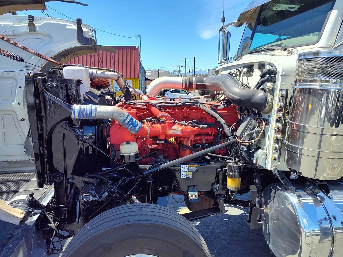 Used 2015 Peterbilt 389 Sleeper Semi Truck