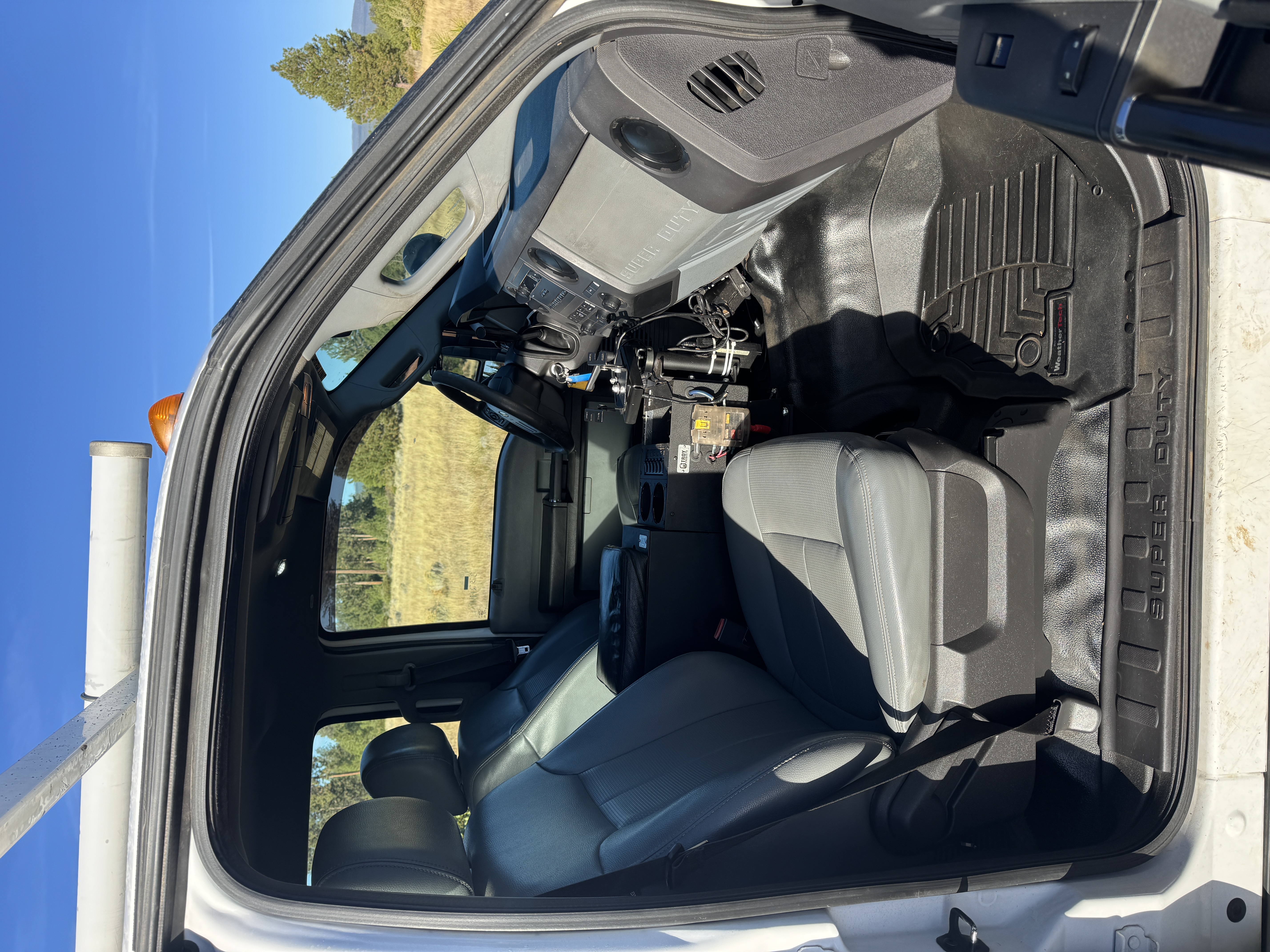 Used 2015 Ford F550 4x4 Crew Cab Service Truck with Welder
