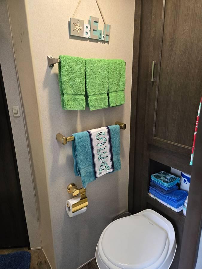 Used 2018 Forest River Salem Cruise Lite T254RLXL 30' Travel Trailer