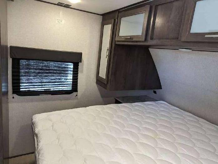 Used 2021 Dutchmen Coleman Light 2515RL