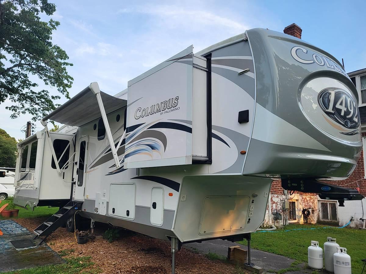 Used 2021 Palomino  Columbus 1492 382FB