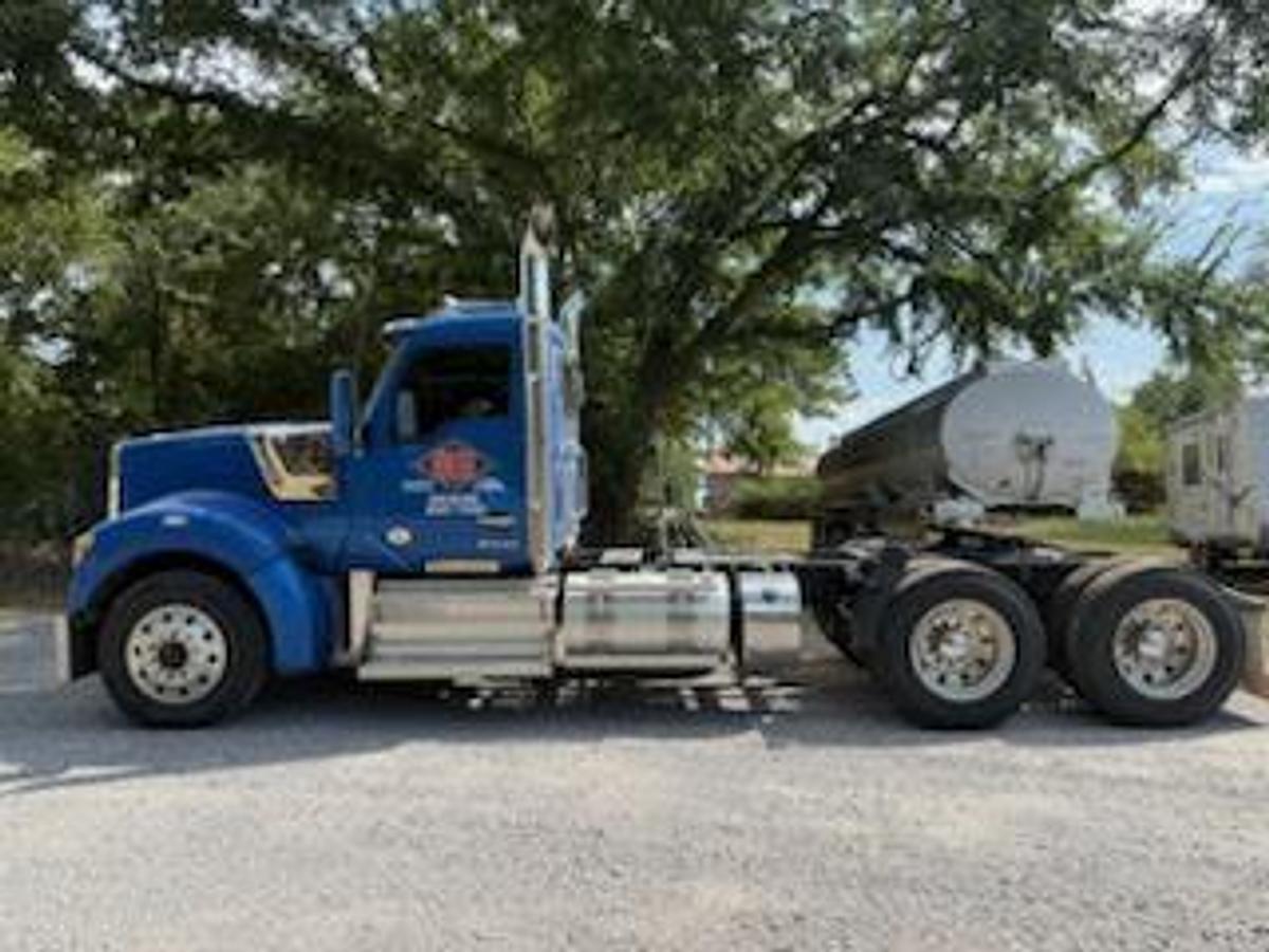 Used 2022 Kenworth W900 Day Cab Semi Truck