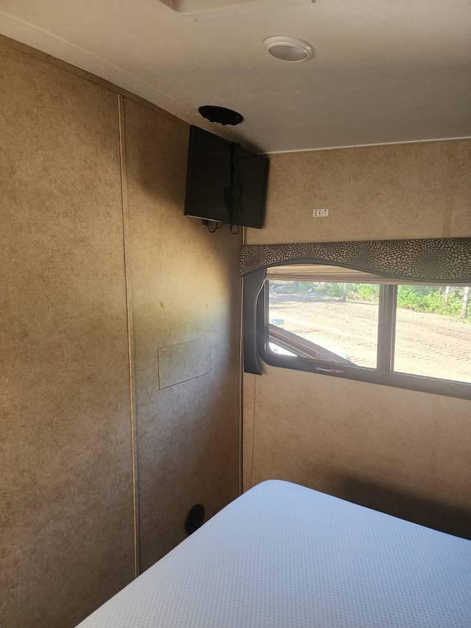 Used 2014 Evergreen Amped M28FS Toyhauler