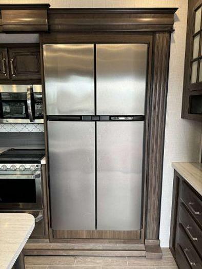 Used 2021 Keystone Avalanche 37EGK