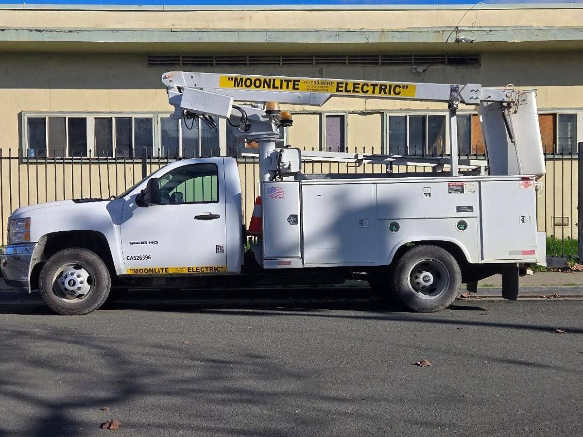 Used 2014 Chevrolet 3500 HD Bucket Truck