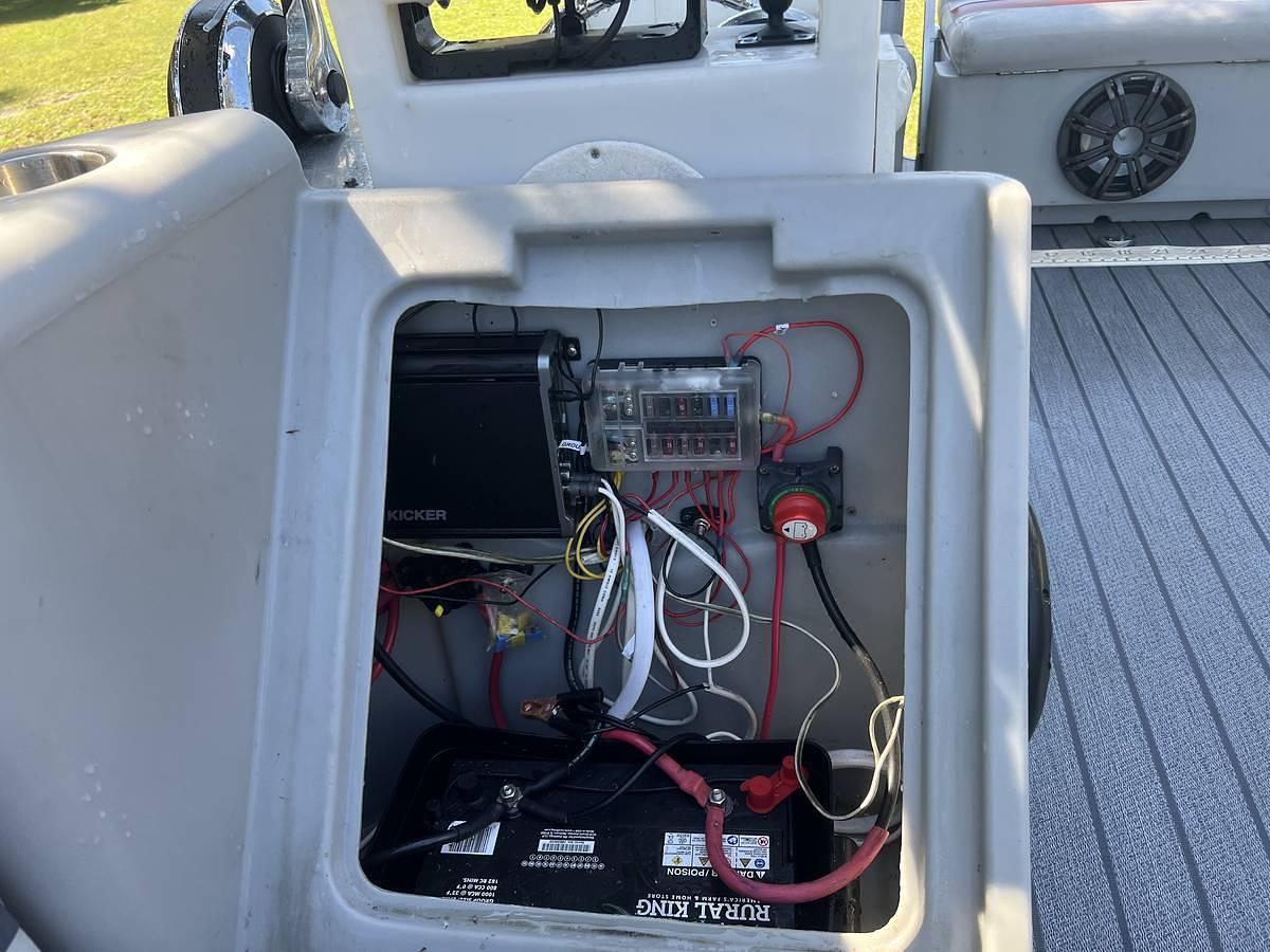 Used 2022 16 ft Tri-Toon Pontoon Tracker Boat