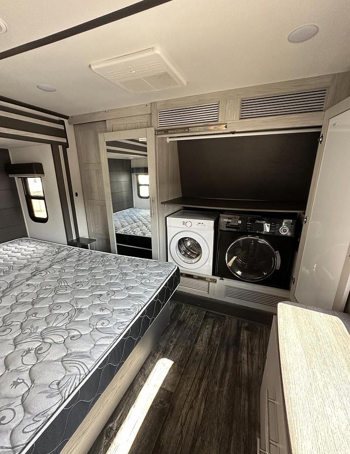 Used 2023 Keystone Fuzion 430 Fifth Wheel Toy Hauler