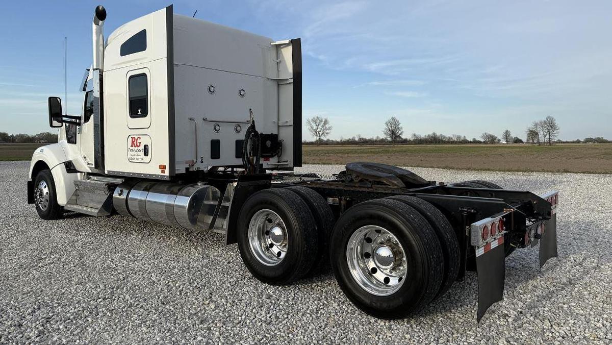 Used 2021 Kenworth W990