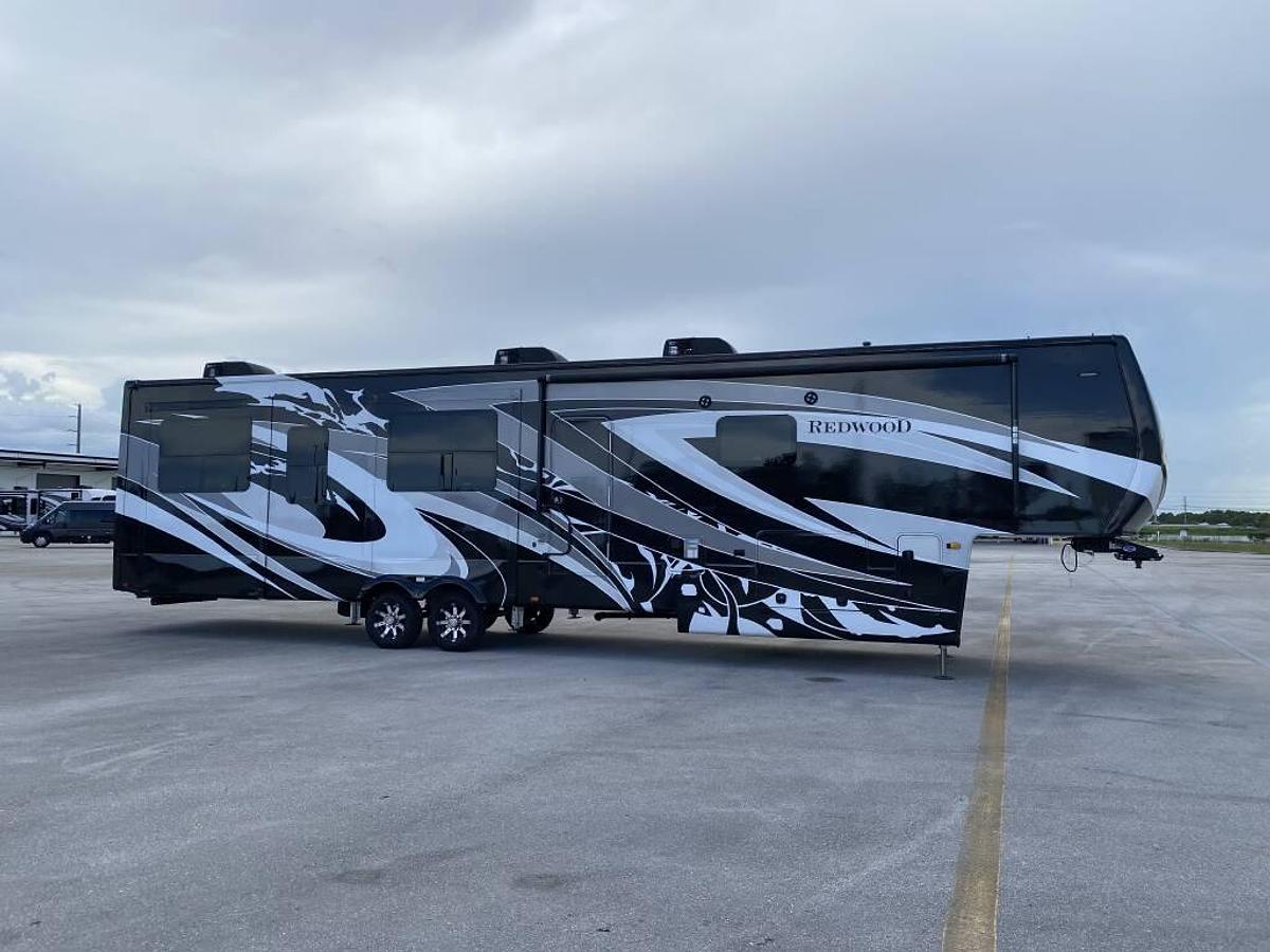 Used 2021 Crossroads REDWOOD RW4150RD Fifth Wheel