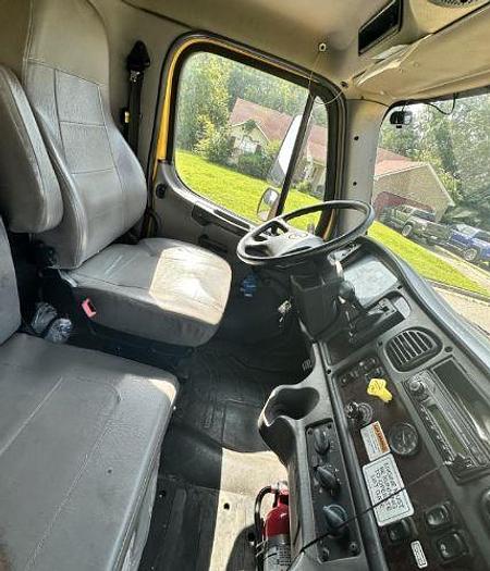 Used 2016 Freightliner BUSINESS CLASS M2 106