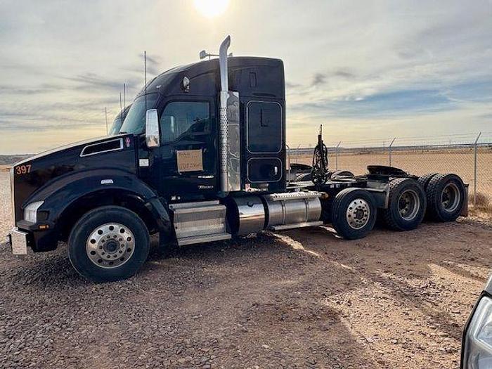 Used 2023 KENWORTH T880