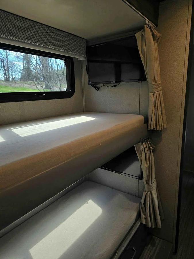 Used 2019 Entegra Esteem 31l