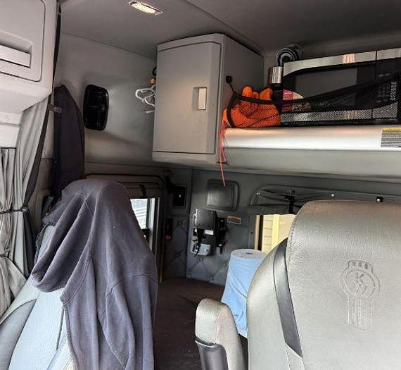 Used 2022 KENWORTH T880