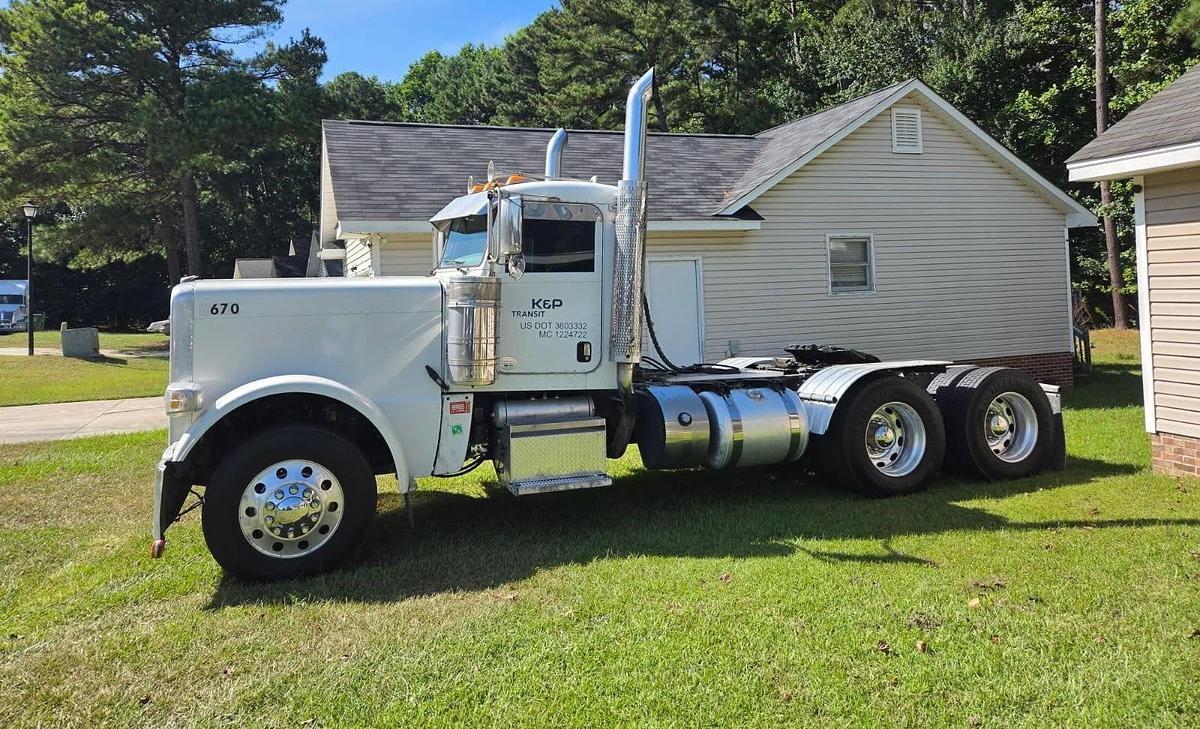 Used 2015 Peterbilt 389 Semi Truck PACCAR MX-13