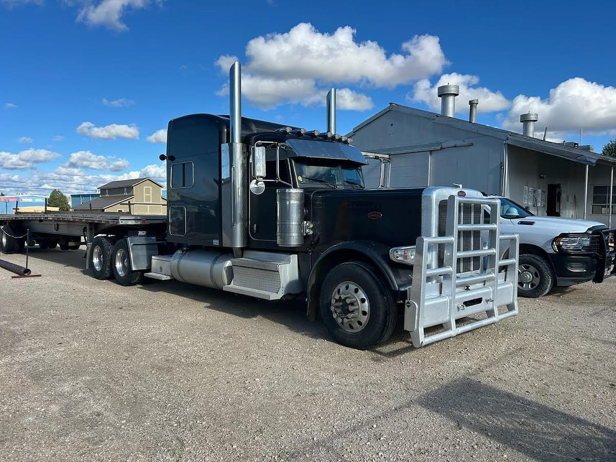 Used 2023 Peterbilt 389 Conventional Sleeper Semi
