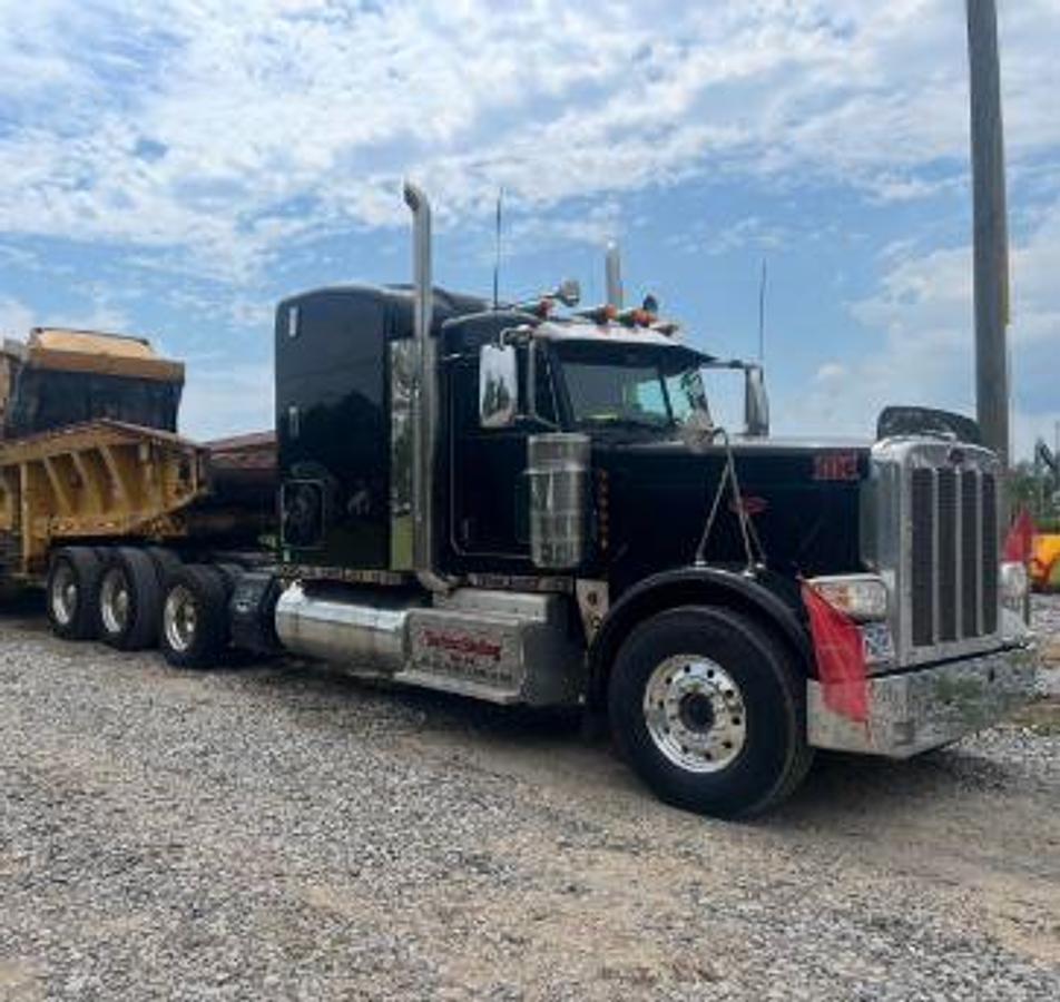 Used 2016 Peterbilt 389 Conventional Sleeper Semi