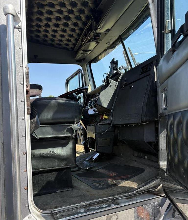 Used 1999 Kenworth T600 Sleeper Semi Truck