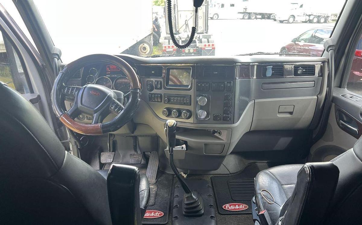 Used 2015 Peterbilt 579 Sleeper Semi Truck