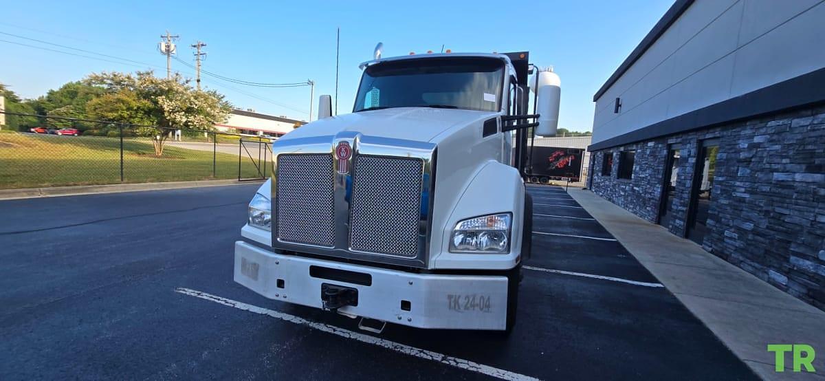 Used 2024 Kenworth T880