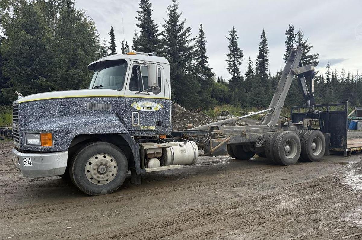 Used 1998 MACK CH613 Rollback Tow Truck